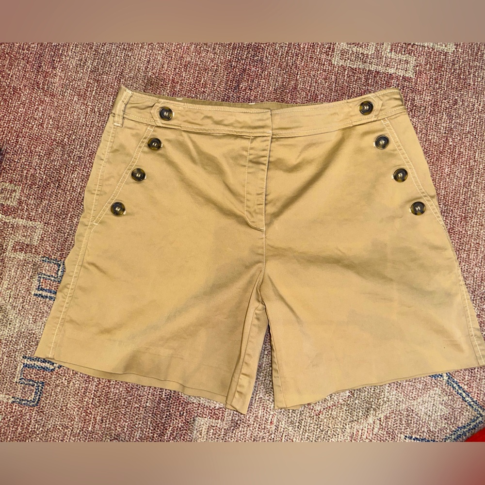 Chicos khaki tan tailored sailor shorts size 14 like new 6.5 inch inseam